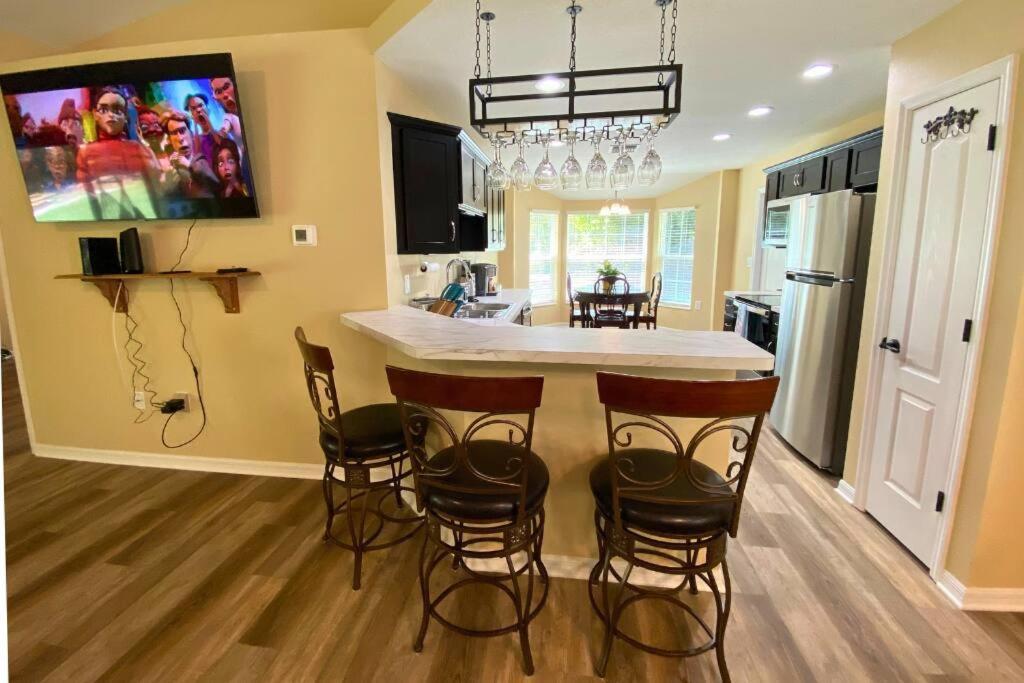 スプリングヒル Sundance' Acres *Brand New House*With Hot Tubヴィラ エクステリア 写真